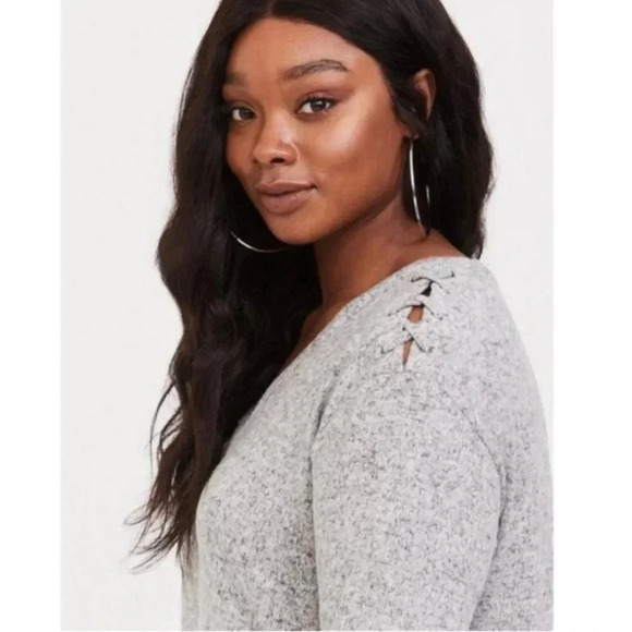 TORRID 3 V-Neck Lace-Up Shoulder Sweater Heather Gray Plus 3X 22W 24W Super Soft - Picture 3 of 11